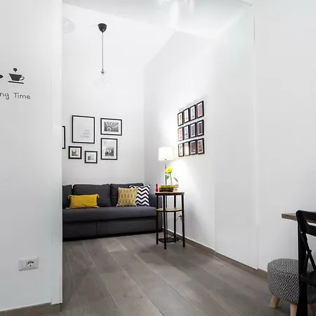 Manuela Centro Storico Naples